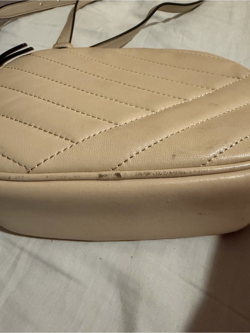 Tory Burch Quilted Camera Crossbody in Cream with Gold Hardware - Picture 4 of 4